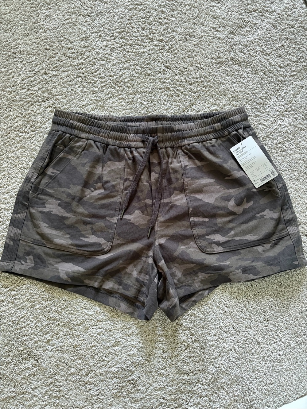 NWT Athleta Olive Camo Pull-On Athletic Shorts